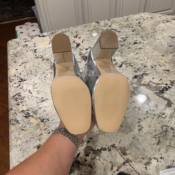 Urban outfitter. Metallic silver boots - Picture 10 of 10